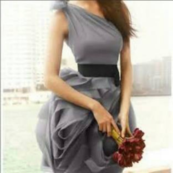 Vera Wang Dresses & Skirts - Silver/Gray floral one shoulder mini tulle Vera Wang Dress
